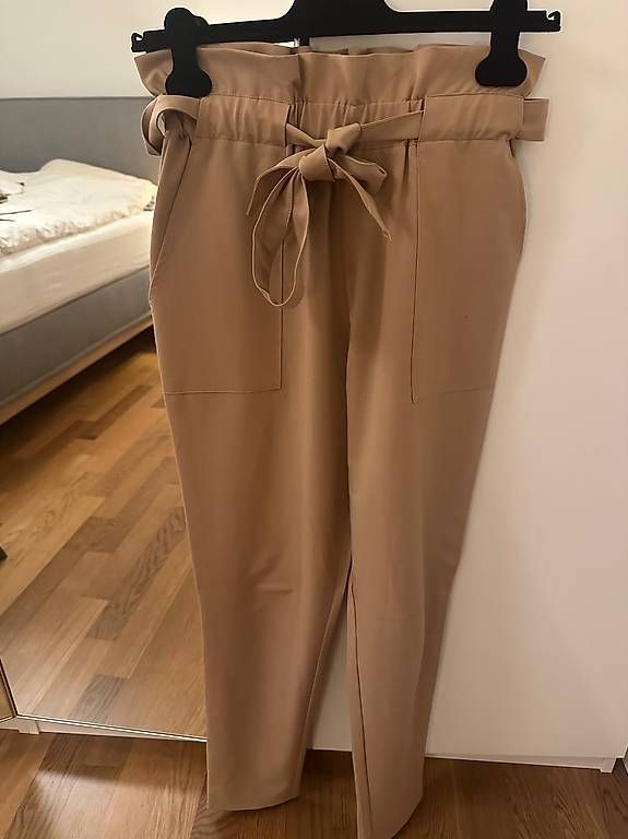 Hosen: Feine Beige Stoffhose Grösse 8 – Gebraucht aus Zürich von bit_kjw5 1