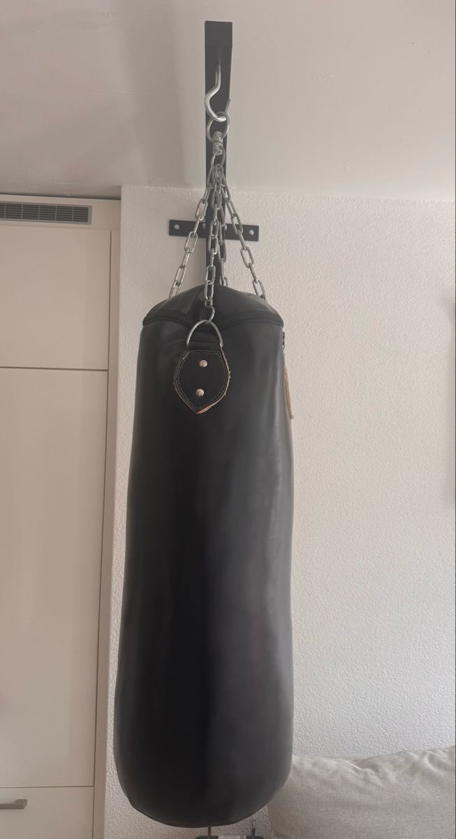 Sacchi da boxe: Boxsack mit Wandhalterung – Usato da Benglen venduto da Maune 1