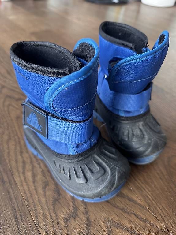 Chaussures garçon: Schneeschuhe Gr 24 – D'occasion à Binningen par sab_8skx