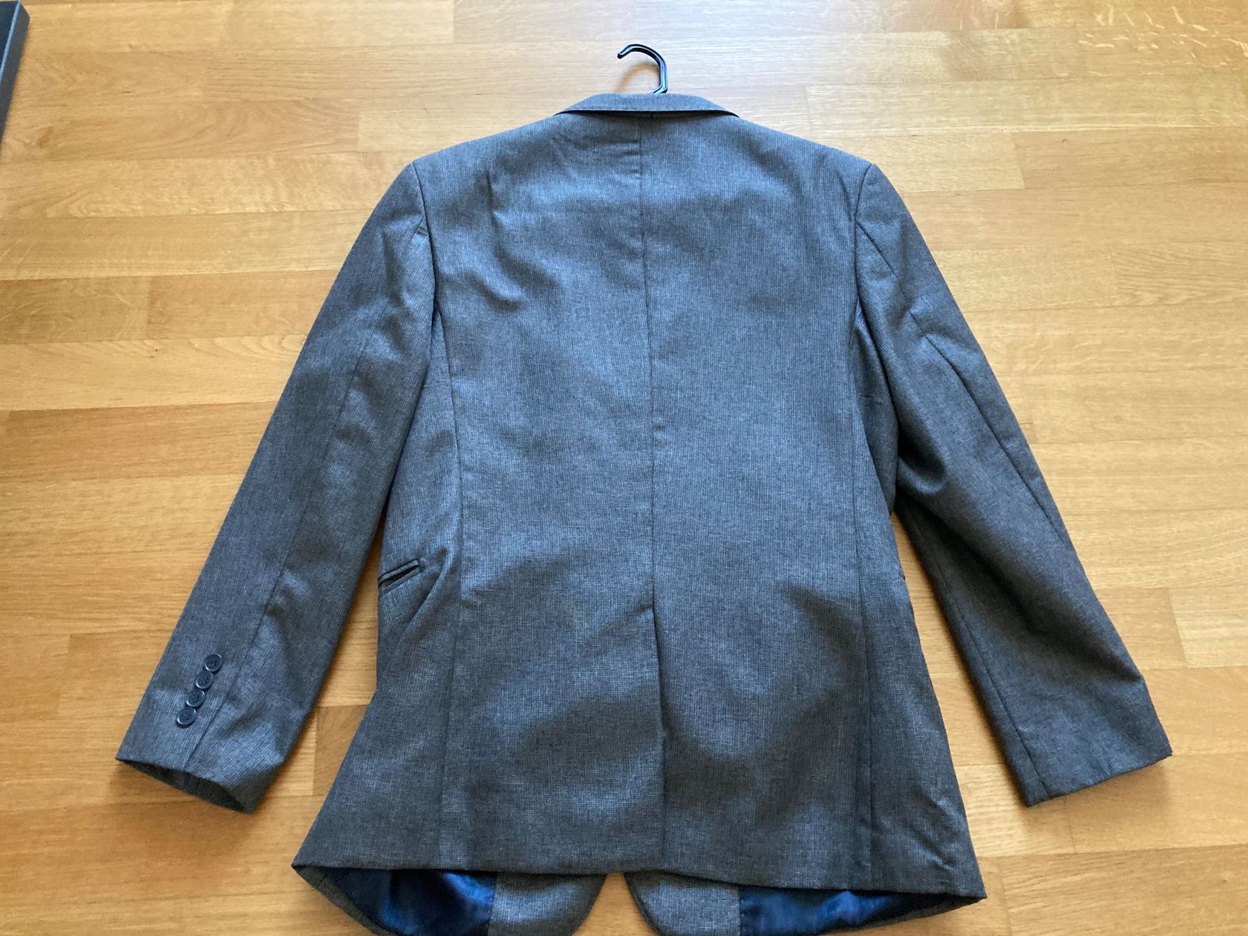 Completi: (G) Anzug tng 48/42 – Usato da Jonen venduto da Sevenb 1