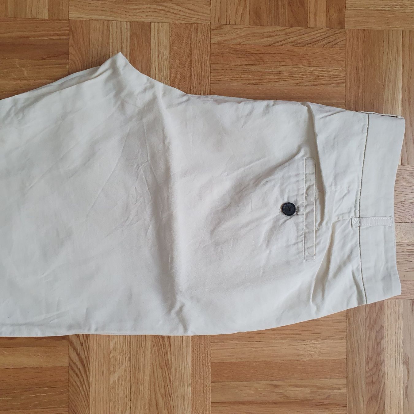 Zara Pantaloni: Pantalon dame taille L crème – Usato da Prilly venduto da RoDyRe 2