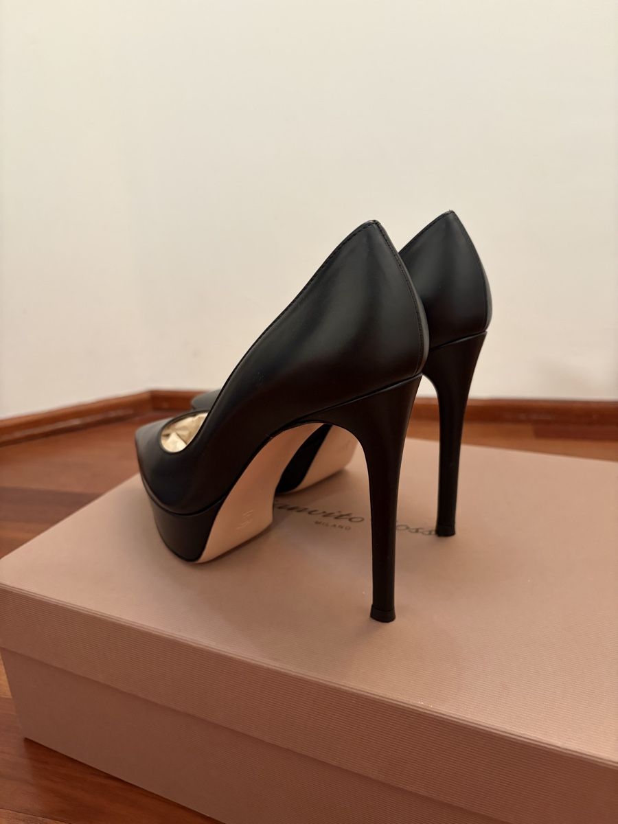 Scarpe da donna: Décolleté Gianvito Rossi black leather  – Nuovo (secondo la descrizione) da EINIGEN venduto da AV_WATCH 5