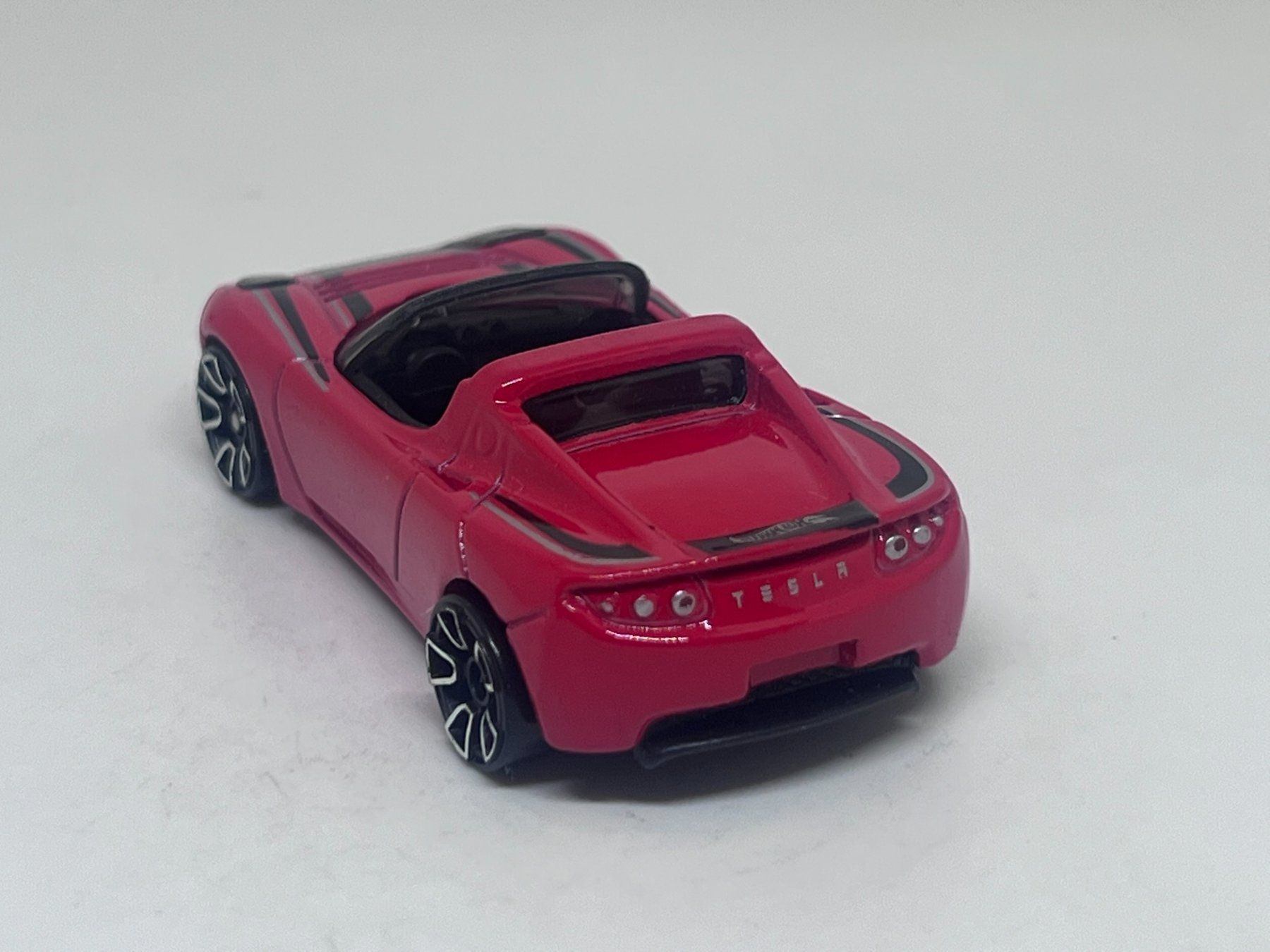 Hot Wheels Modellini d'auto: Hot Wheels 2008 Tesla Roadster #174 – Usato da Wildegg venduto da LaaBoutique 2