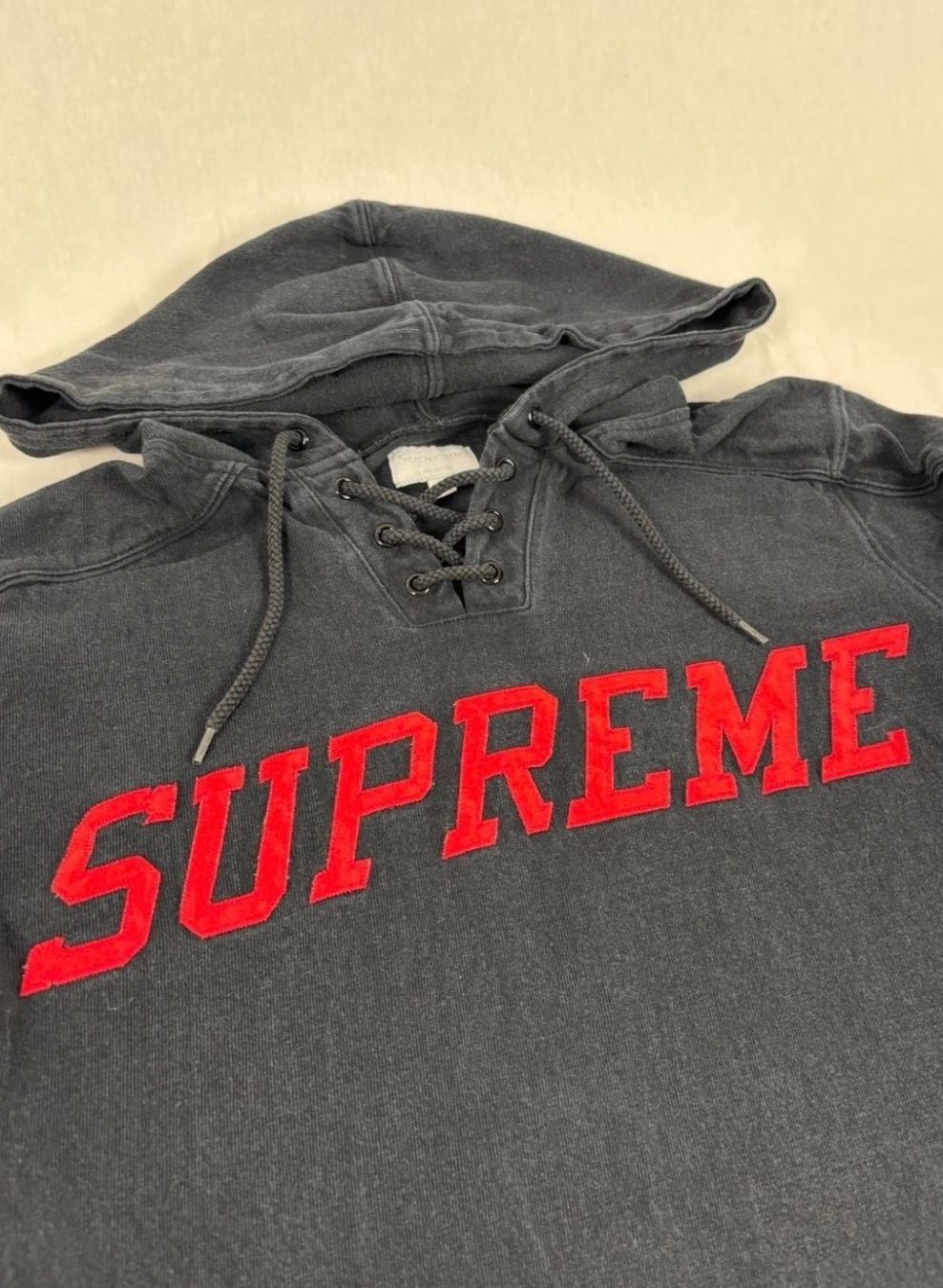 Pullover & Sweatshirts: Supreme Hoodie – Gebraucht aus Küsnacht ZH von Calebus 1