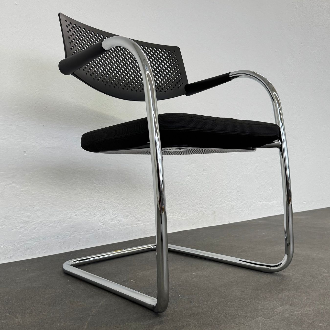 Vitra Sedie: Vitra Visavis 2 Freischwinger - stapelbar - Anthrazit - ohne – Usato da Schönenwerd venduto da mcofficeshop 5