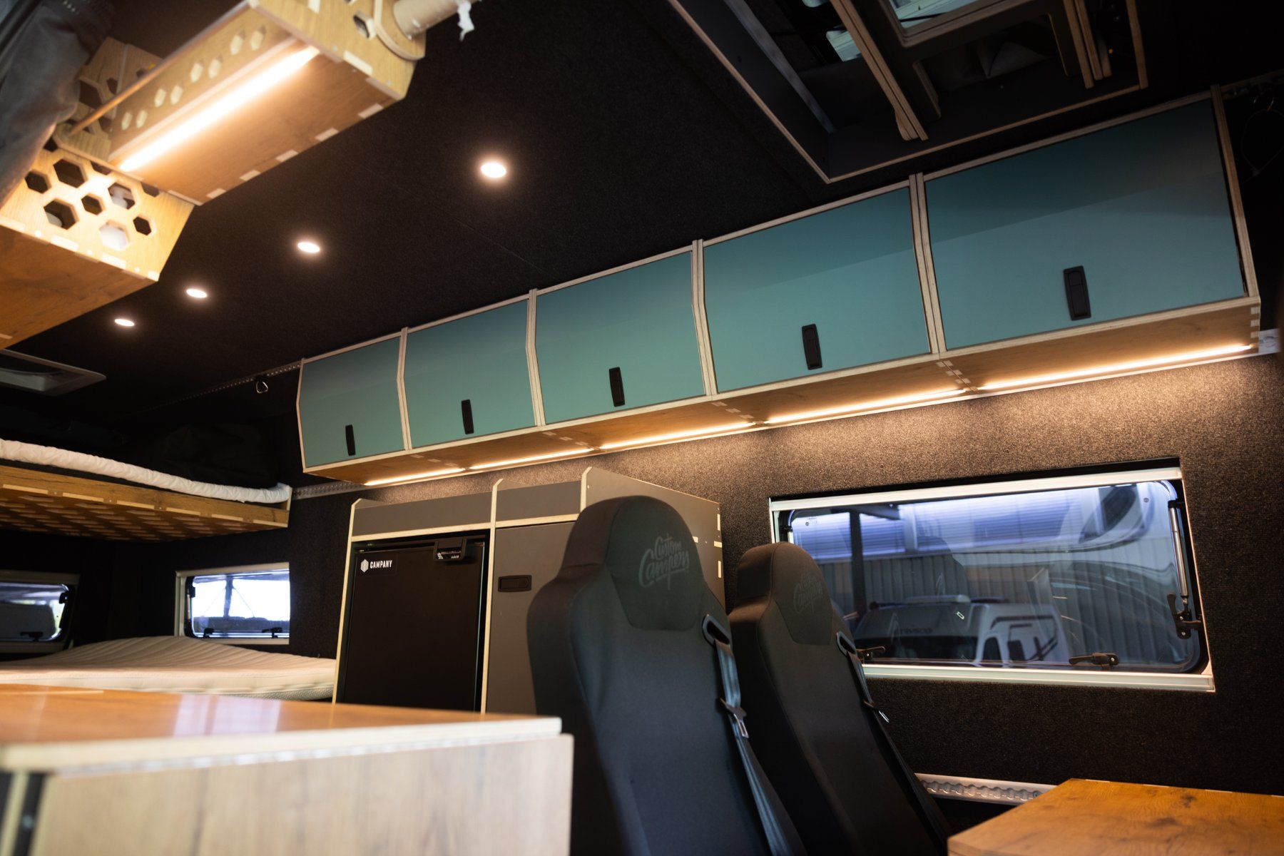 Mercedes-Benz Veicoli da campeggio: Mercedes Sprinter 419 CDI 4x4 Campany Vans – Usato da Wallisellen venduto da Topsy0 4