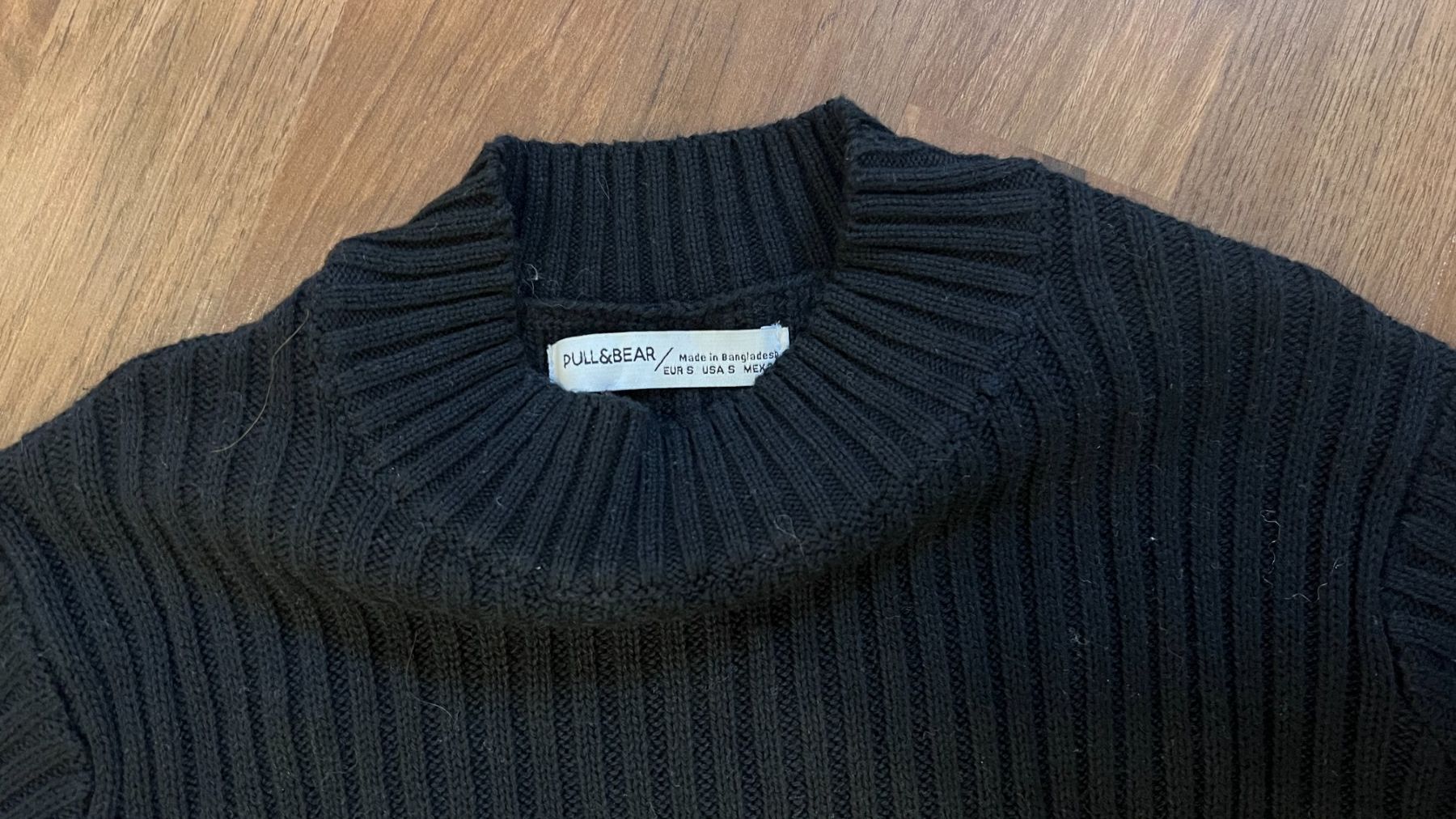 Pull&Bear Pullover & Sweatshirts: Schwarzer Pull&Bear Damenpullover Gr. S Rippstrick elegant – Gebraucht aus Hondrich von Greppen37 1