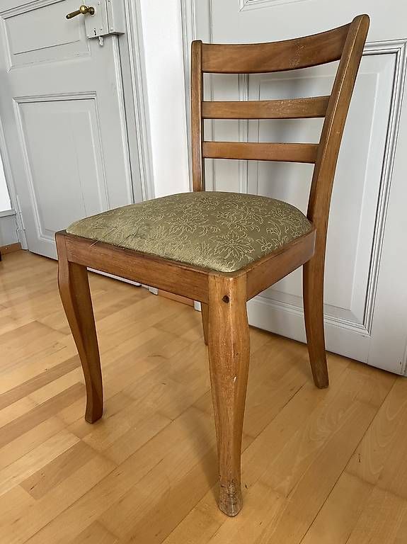 Sedie: Gratis: Alter Holzstuhl – Usato da Neuenegg venduto da Grittibenz