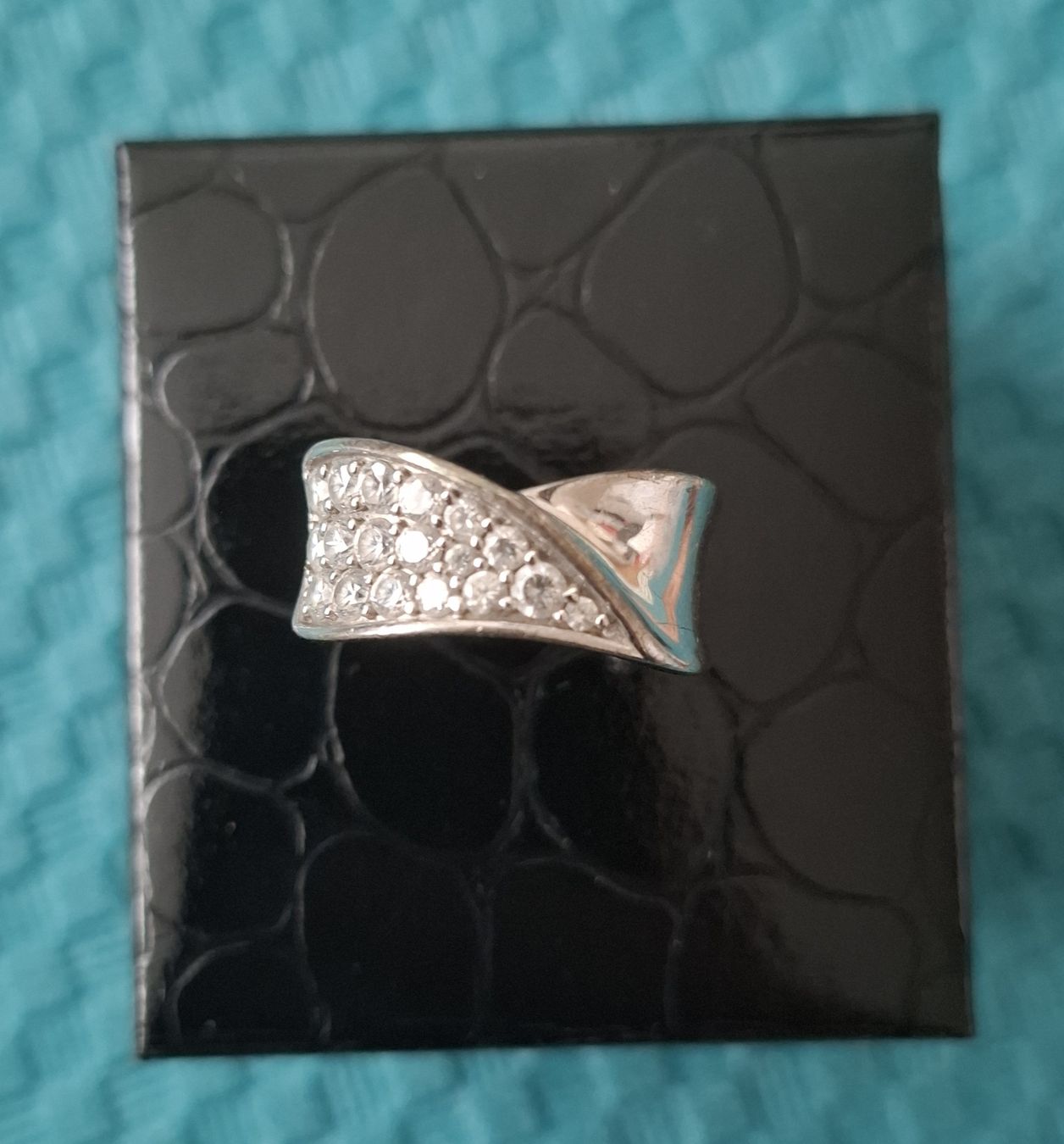 Ringe: Silberring mit Zirkonia Steinen, Grösse 52 – Gebraucht aus Rotkreuz von PrelovedPicks
