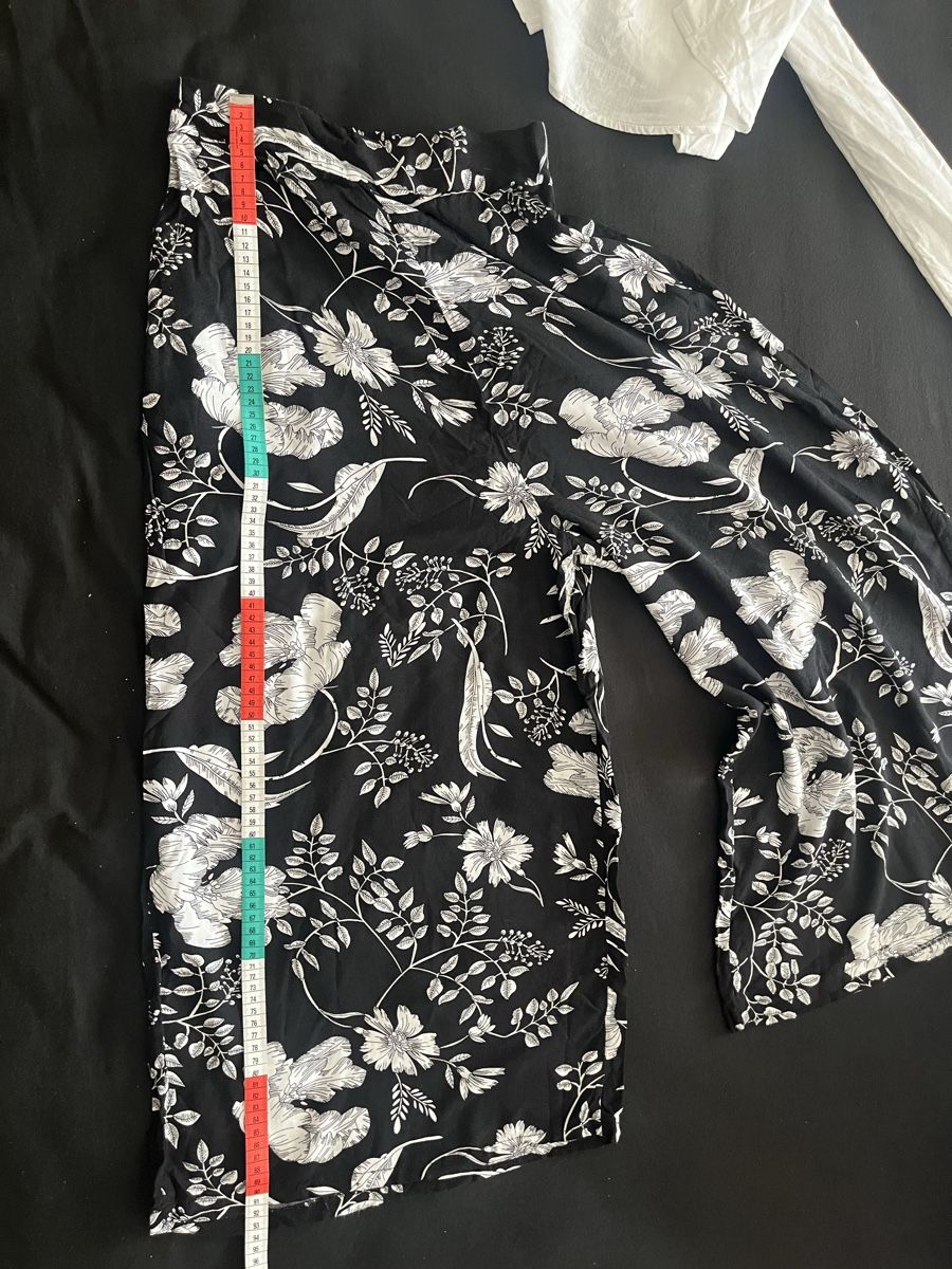 Lotti di vestiti: Damen Bluse weiss mit Hose Blumen – Nuovo (secondo la descrizione) da Olten venduto da sae_82z2 1