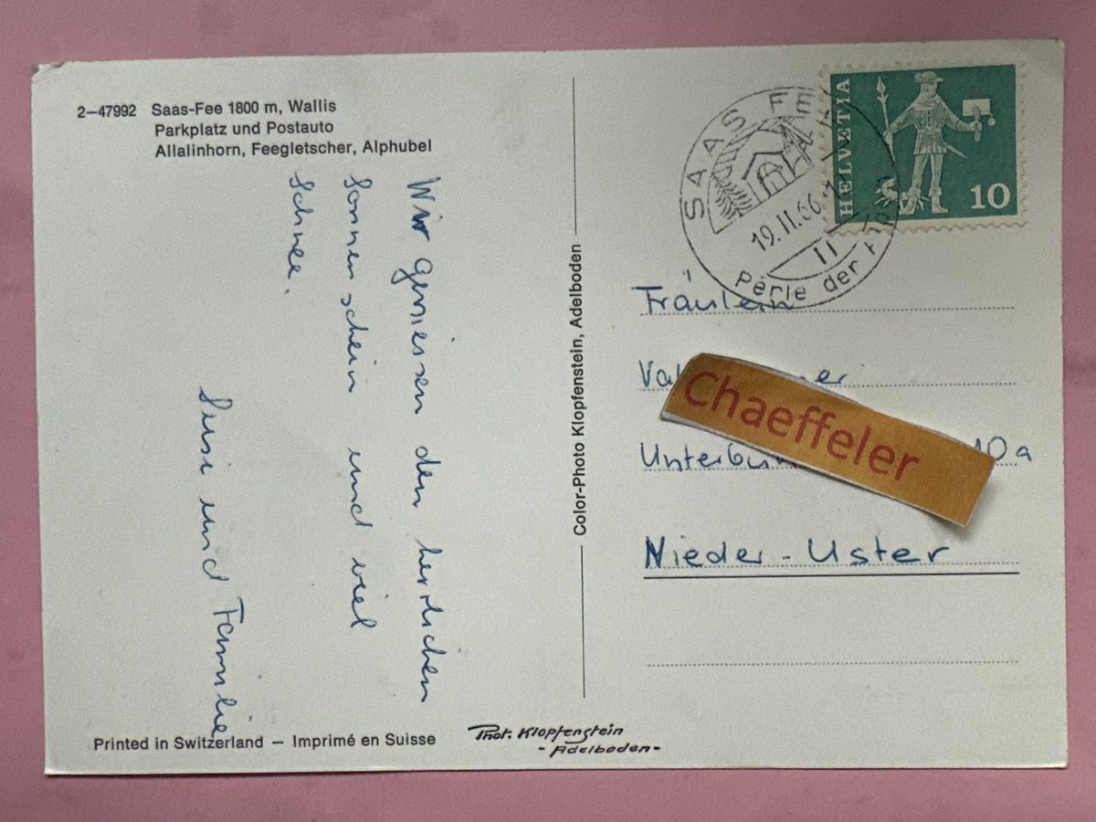 Cartoline postali: 1966 Saas-Fee, Parkplatz und Postauto  – Usato da Zürich venduto da Chaeffeler 1