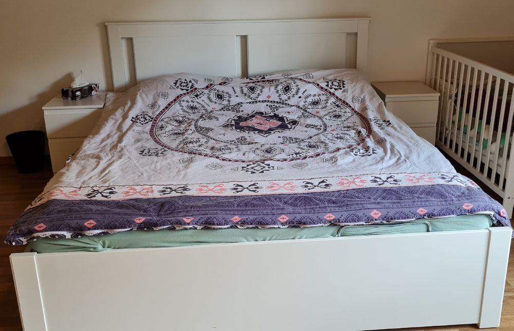 bed with mattress and drawers underneath the bed on each sid Kaufen