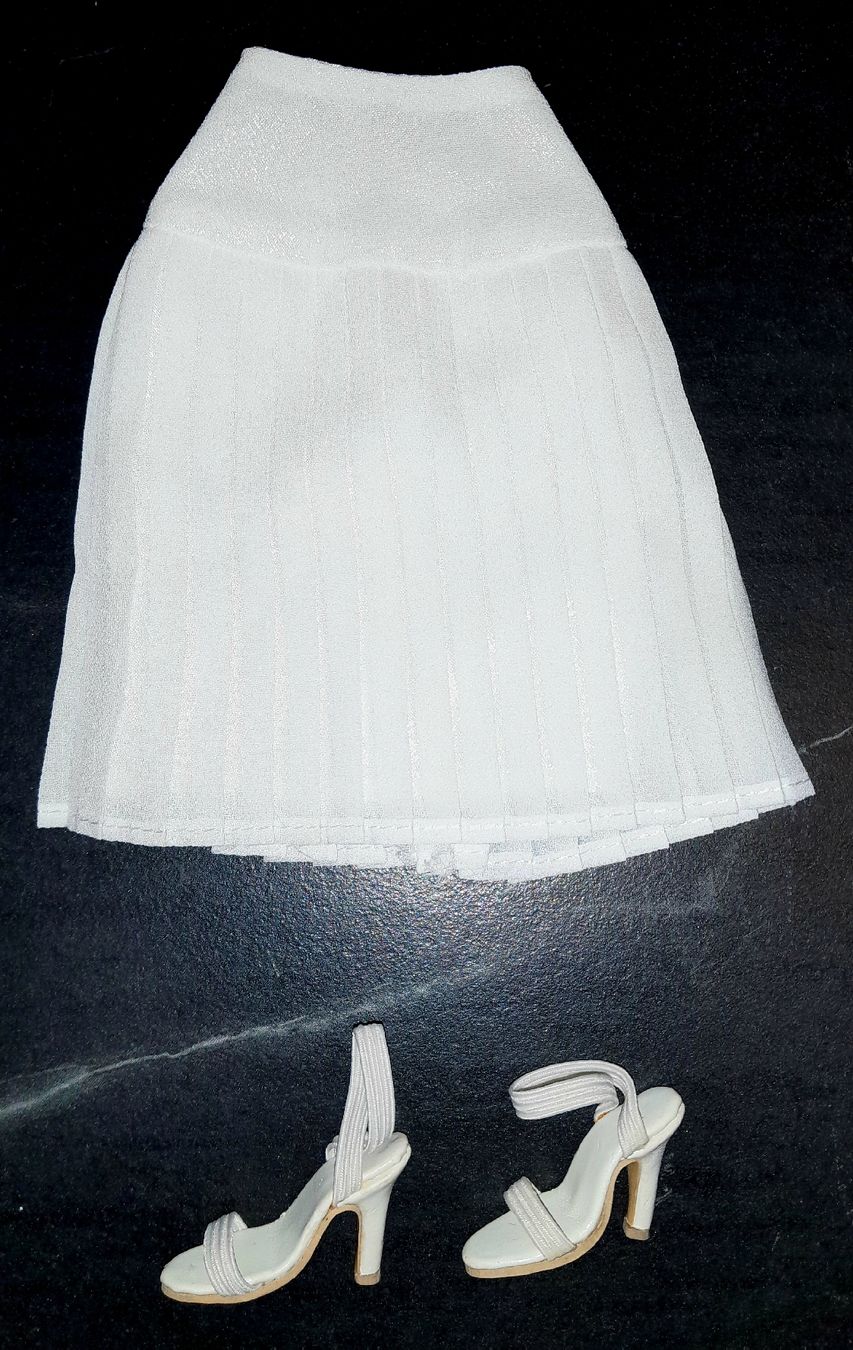 Bambole: Tonner Rock mit schuhe – Usato da Alchenflüh venduto da roh_6xk8 1