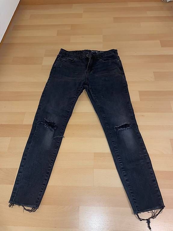 Jeans: Schwarze Destroyed Jeans - Gr. W29 L28 – Usato da Thun venduto da tat_wg9t