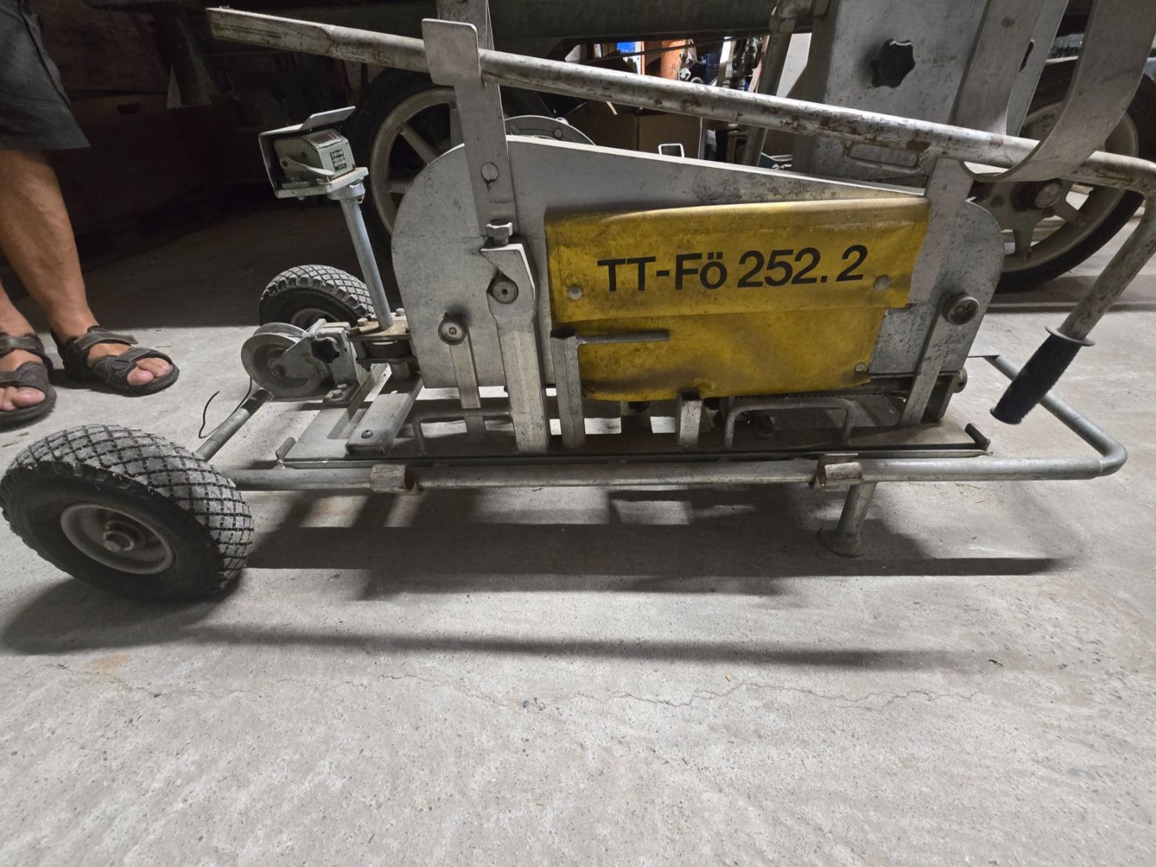 Autre stockage et transport: Seilwinde mit pneumatischem Antrieb – D'occasion à Winikon par Profi-Line