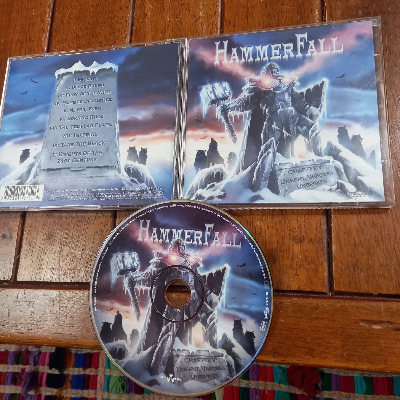 CD: hammerfall-  chapter v... – Usato da St-Cergue venduto da VeganWarrior