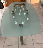 Esstisch aus Glas, bootsförmig
