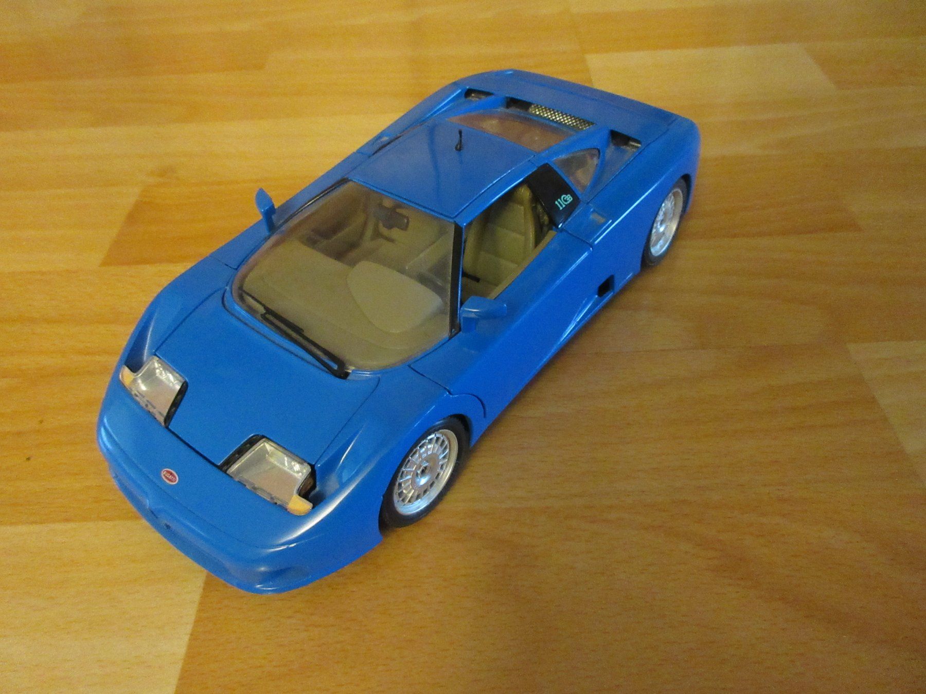 Bburago Modellini d'auto: Bugatti EB 110 – Usato da Kaisten venduto da renault015