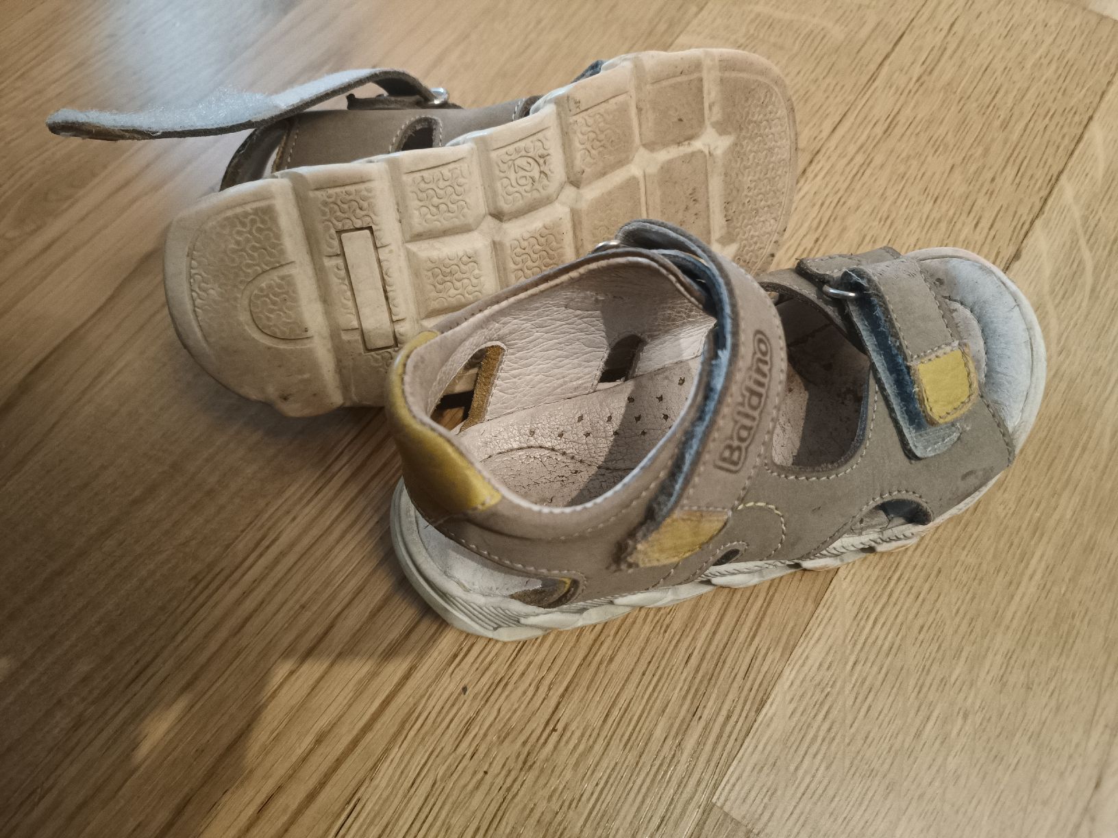 Schuhe für Jungen: Sandalen 26 – Gebraucht aus Muri AG von Mupuputs