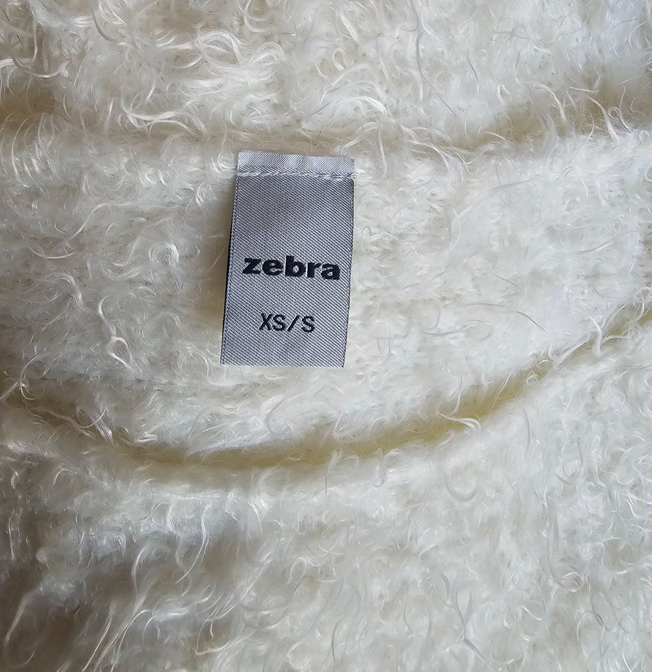 Zebra Maglioni & Felpe: flauschiger leichter Pullover Gr. XS / S Zebra – Usato da Füllinsdorf venduto da Sunnebliemli7 2