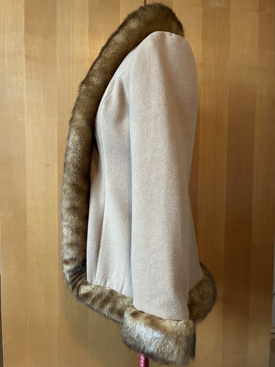 Jacken: Veste col fourrure  – Gebraucht aus Neuchâtel von rqml 1