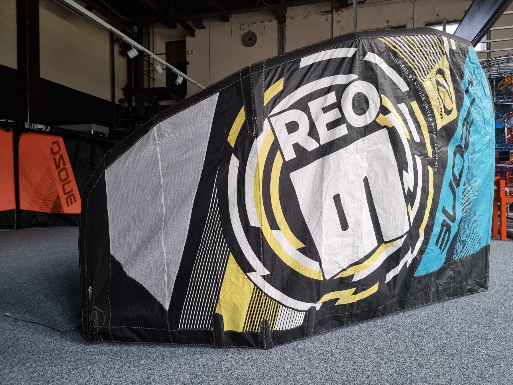 Ozone Aquilone: Kite: Ozone Reo v3 6m2 – Usato da Chur venduto da Radislis 1