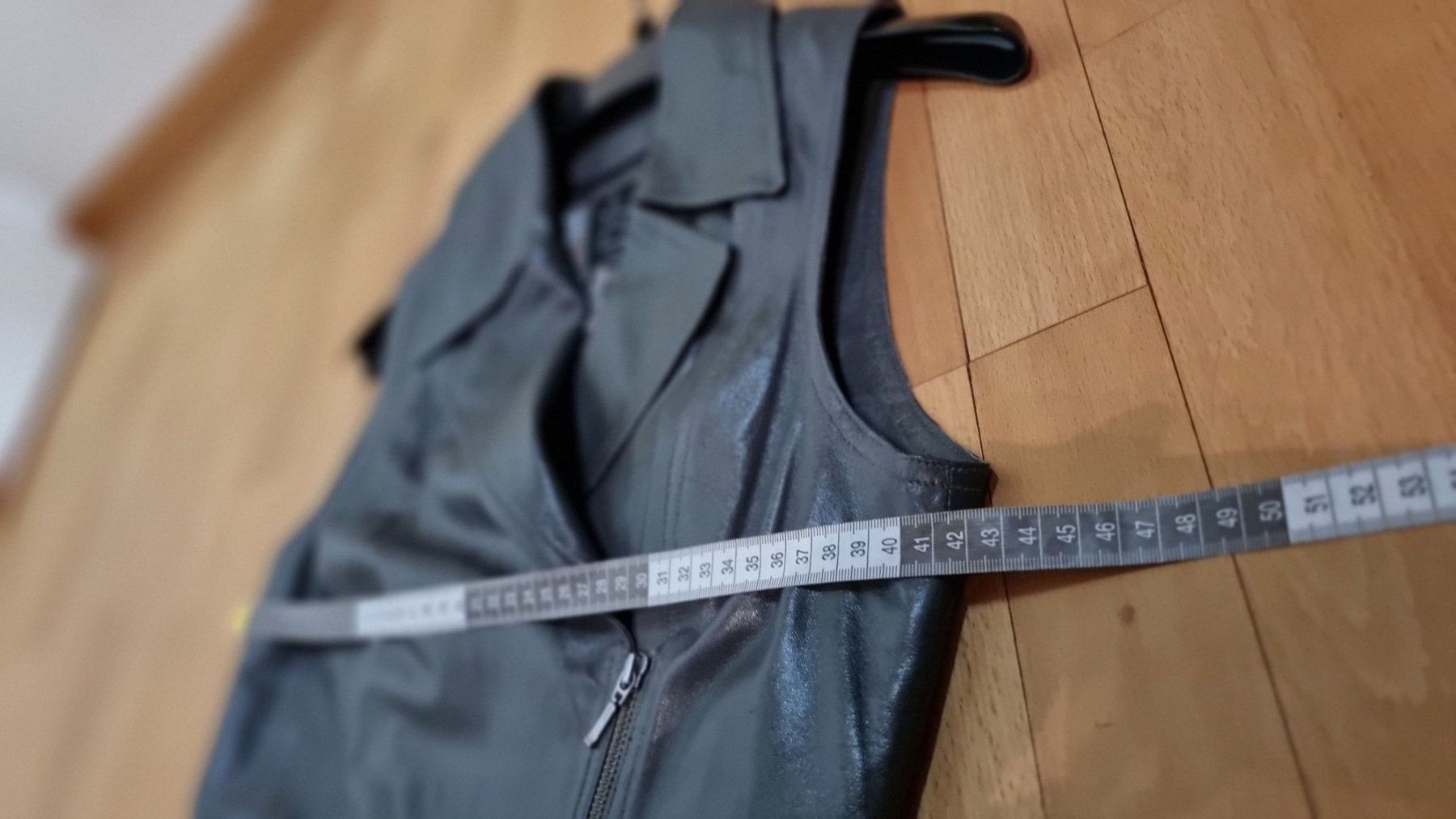 Kleider: Elegantes Lederkleid Gr. 38, tailliert, mit Gürtel – Gebraucht aus Wald ZH von CapLux 9