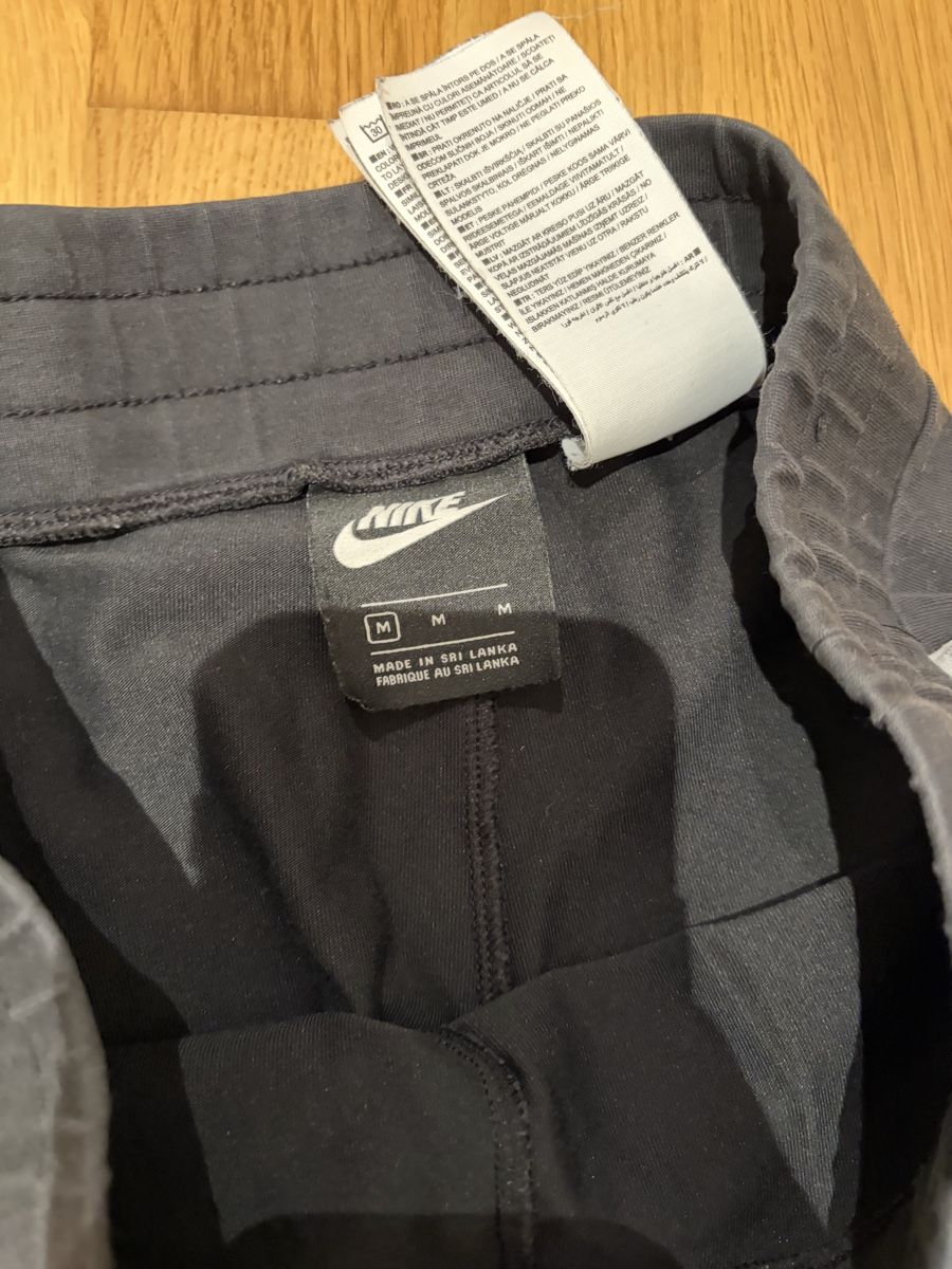 Nike Leggings: Yogahose Nike und DKNY Gr. M – Usato da Frauenkappelen venduto da SSCN01 1
