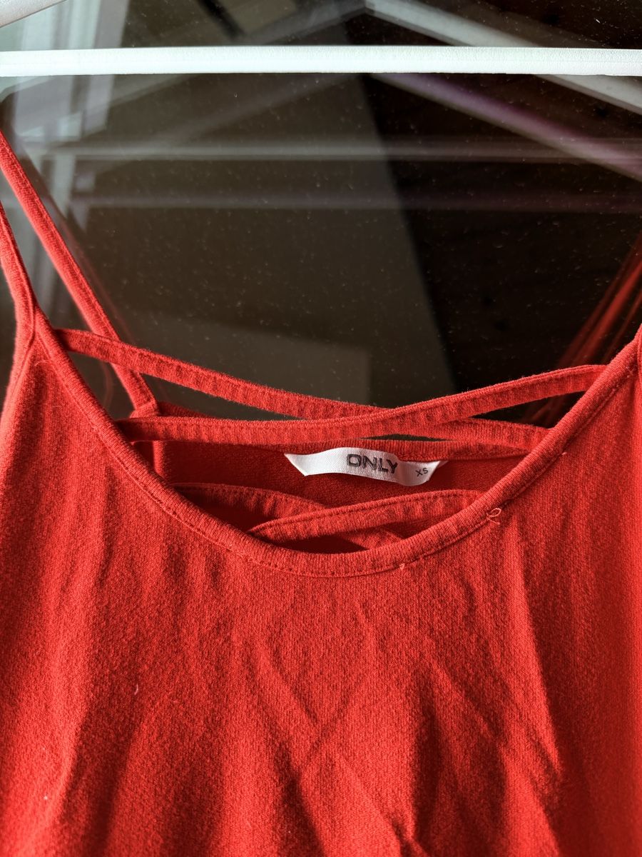 Top: Red Summer Top – Usato da Zürich venduto da BettinaMarie2308 1