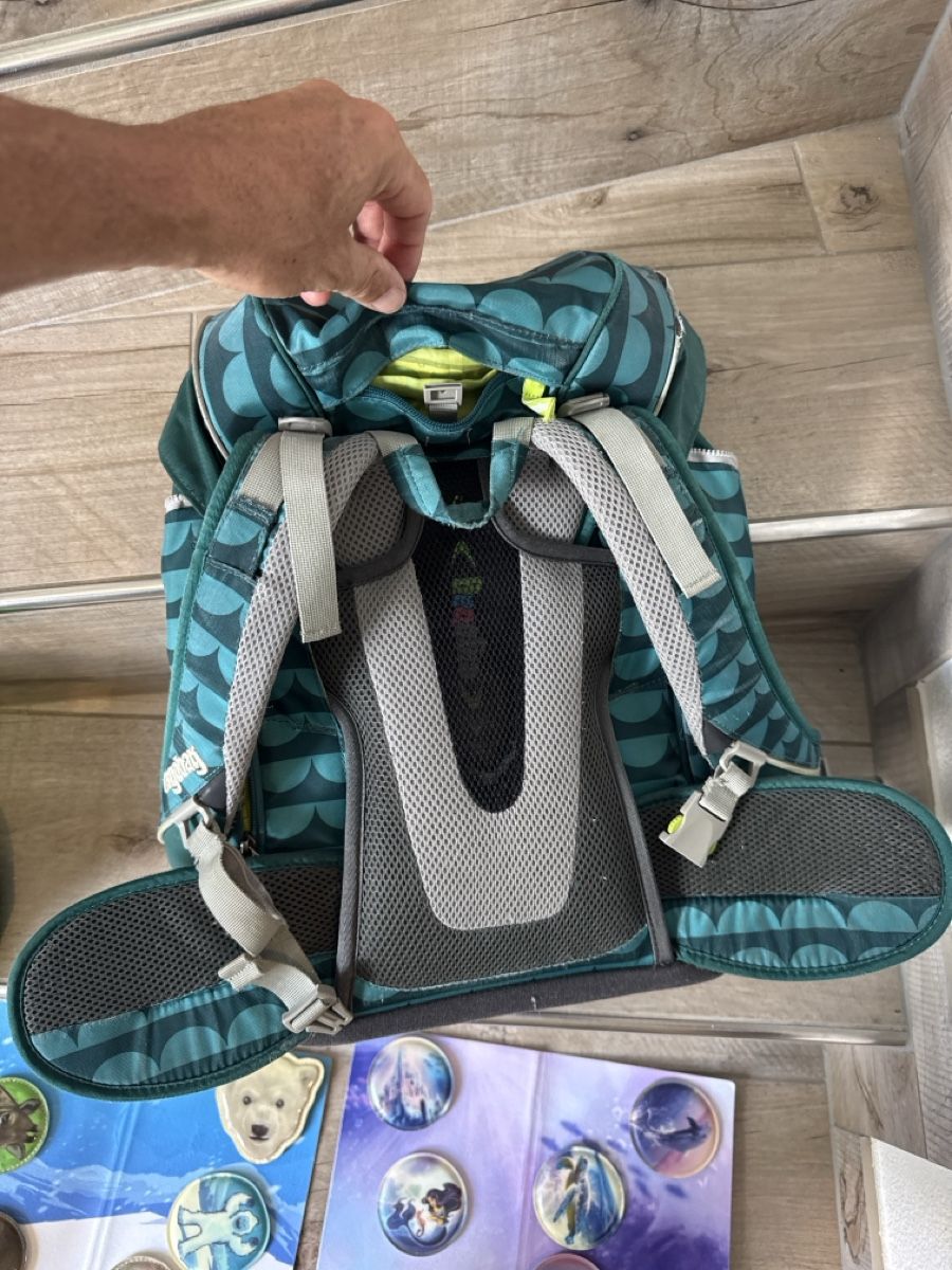 Ergobag Sacs & sacs à dos: Ergobag Rucksack blau-grün mit Anhänger und Buttons – D'occasion à Oberrohrdorf par einzelgarage 6