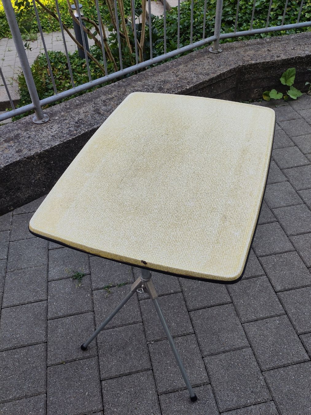 Set de table et chaises: Balkontisch und Stühle  – D'occasion à Zürich par jan_nw6w 3