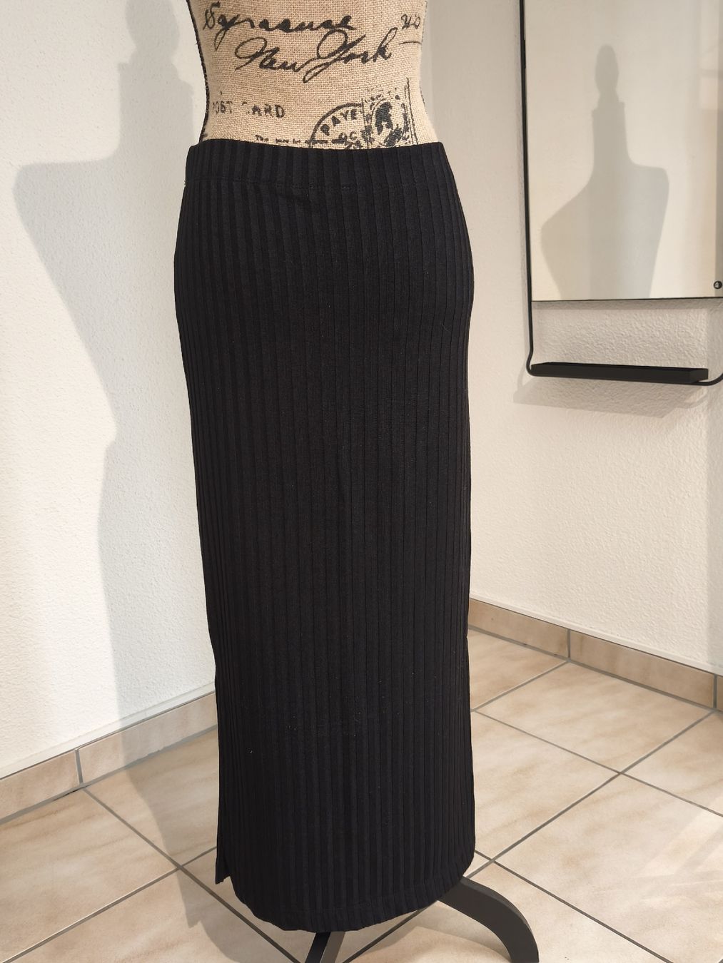 H&M Jupes: Schwarzer Rock, Gr. M, – D'occasion à Emmetten par SecondhandSiska 2