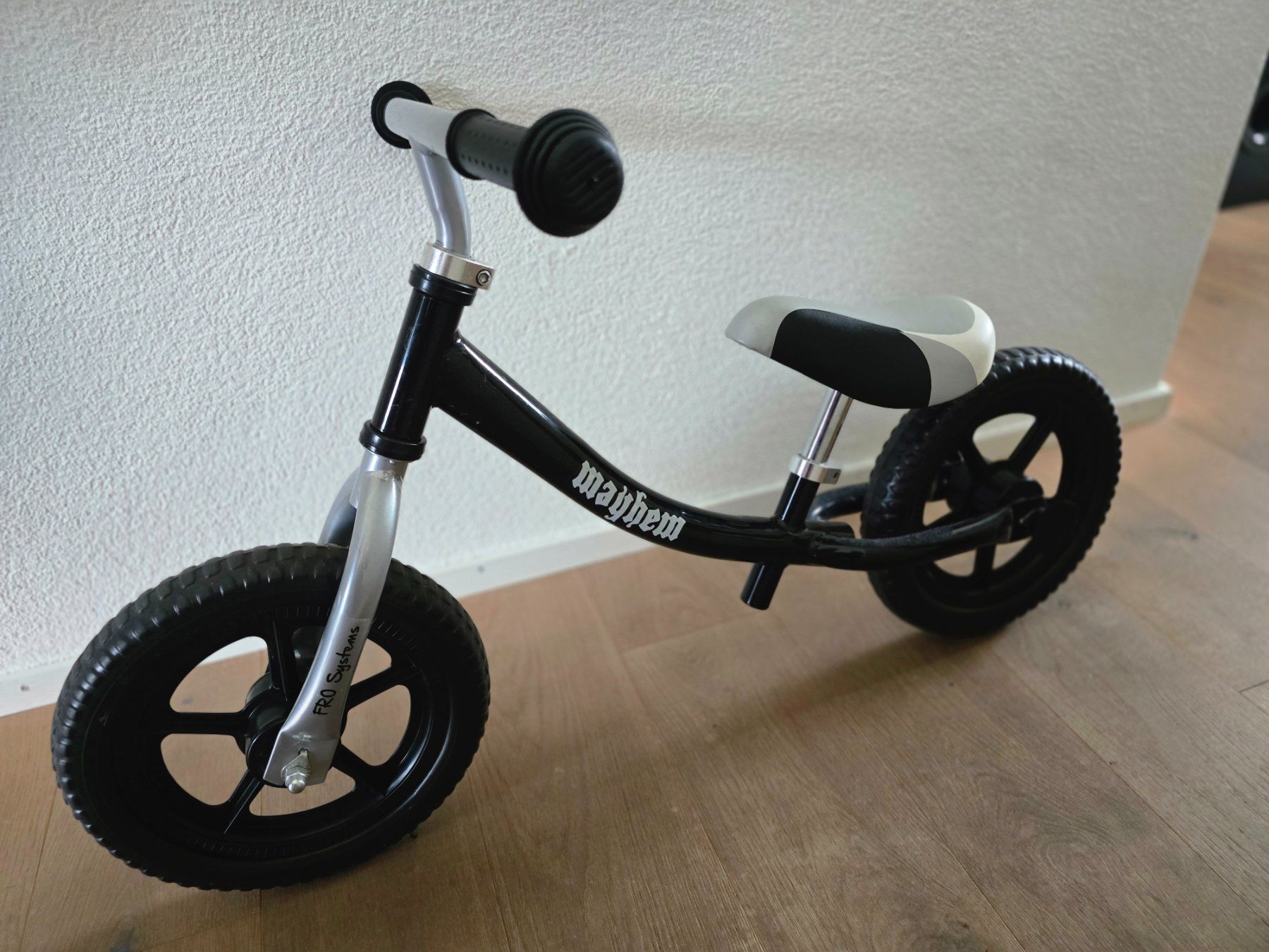 Fahrzeuge für Kinder: 12" Mayhem Laufrad Schwarz – Gebraucht aus Rotkreuz von GrAv3n