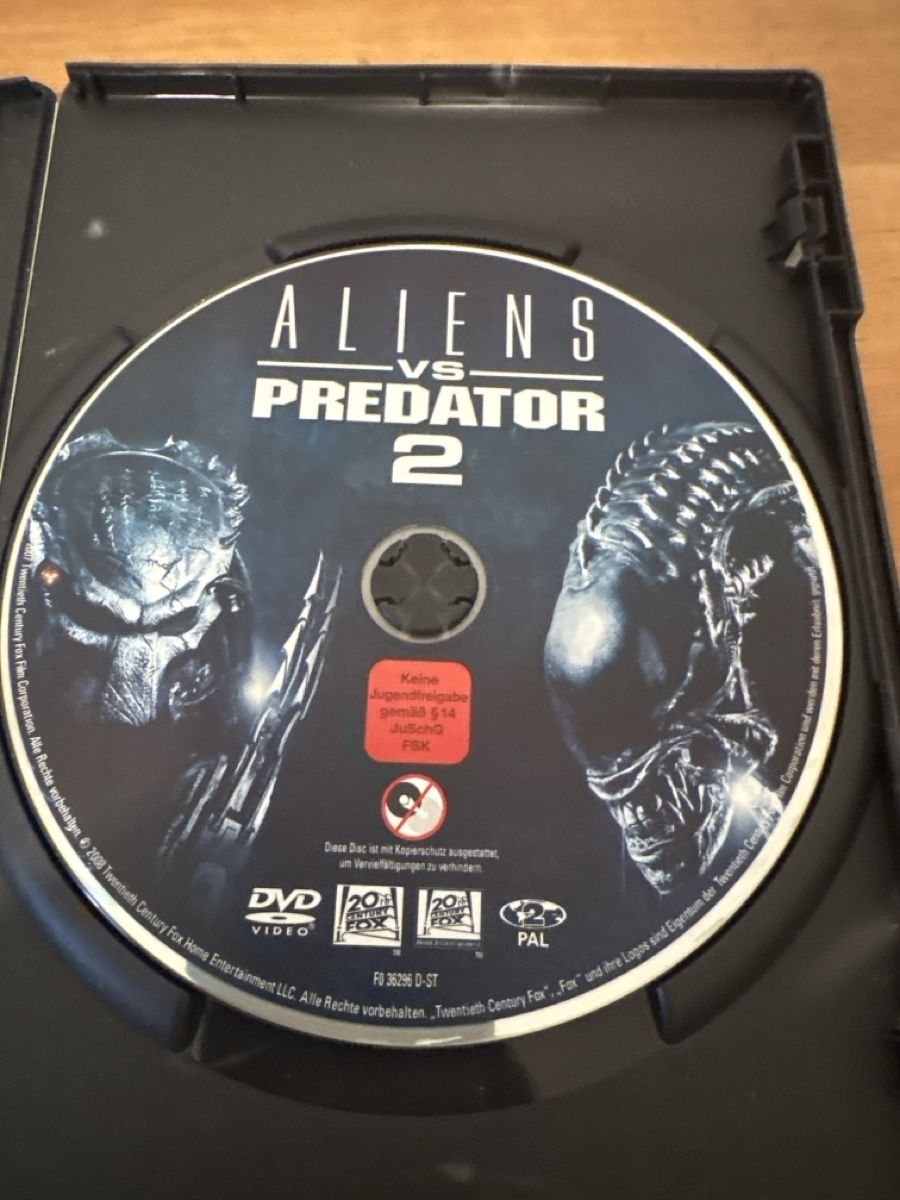 Tous les DVDs: DVD Aliens vs Predator 2 guter Zustand – D'occasion à st.gallen par Garagen_Verkauf 1