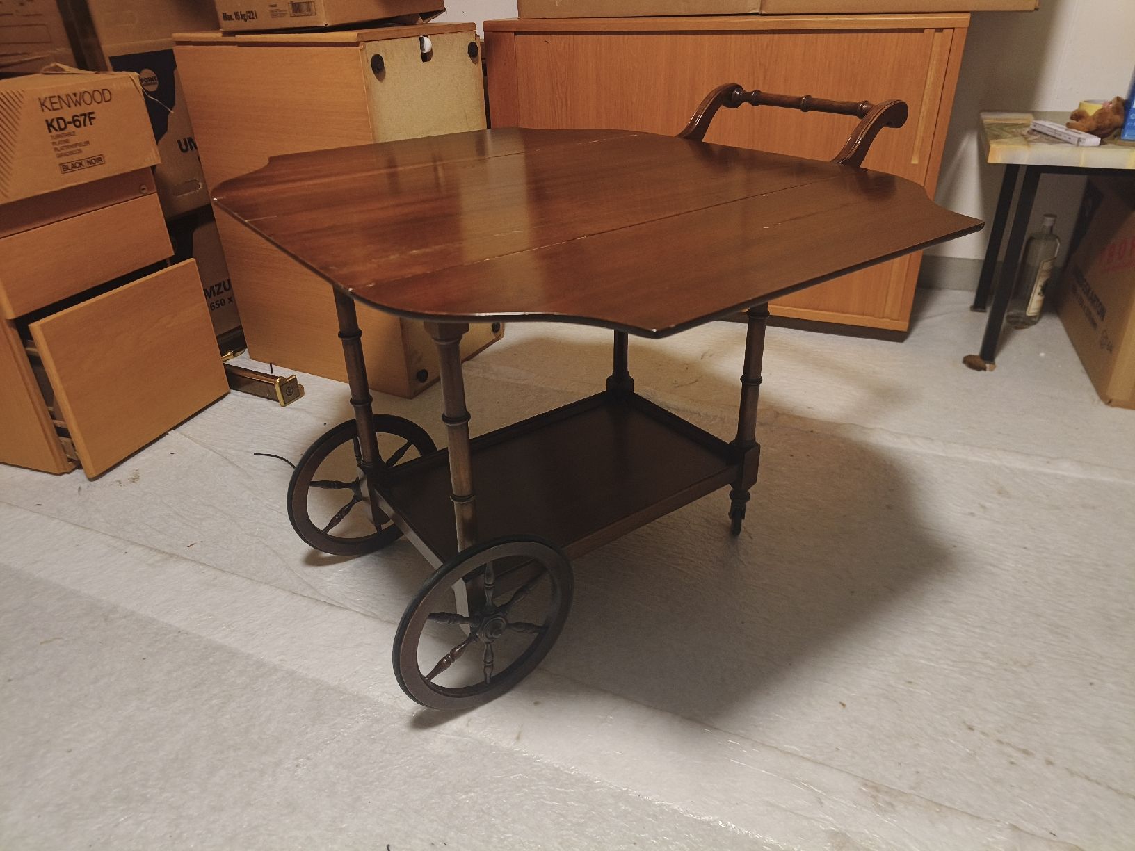 Tavoli: Serviertisch mit Rollen Holz gebraucht – Usato da Scherzingen venduto da The-C 4