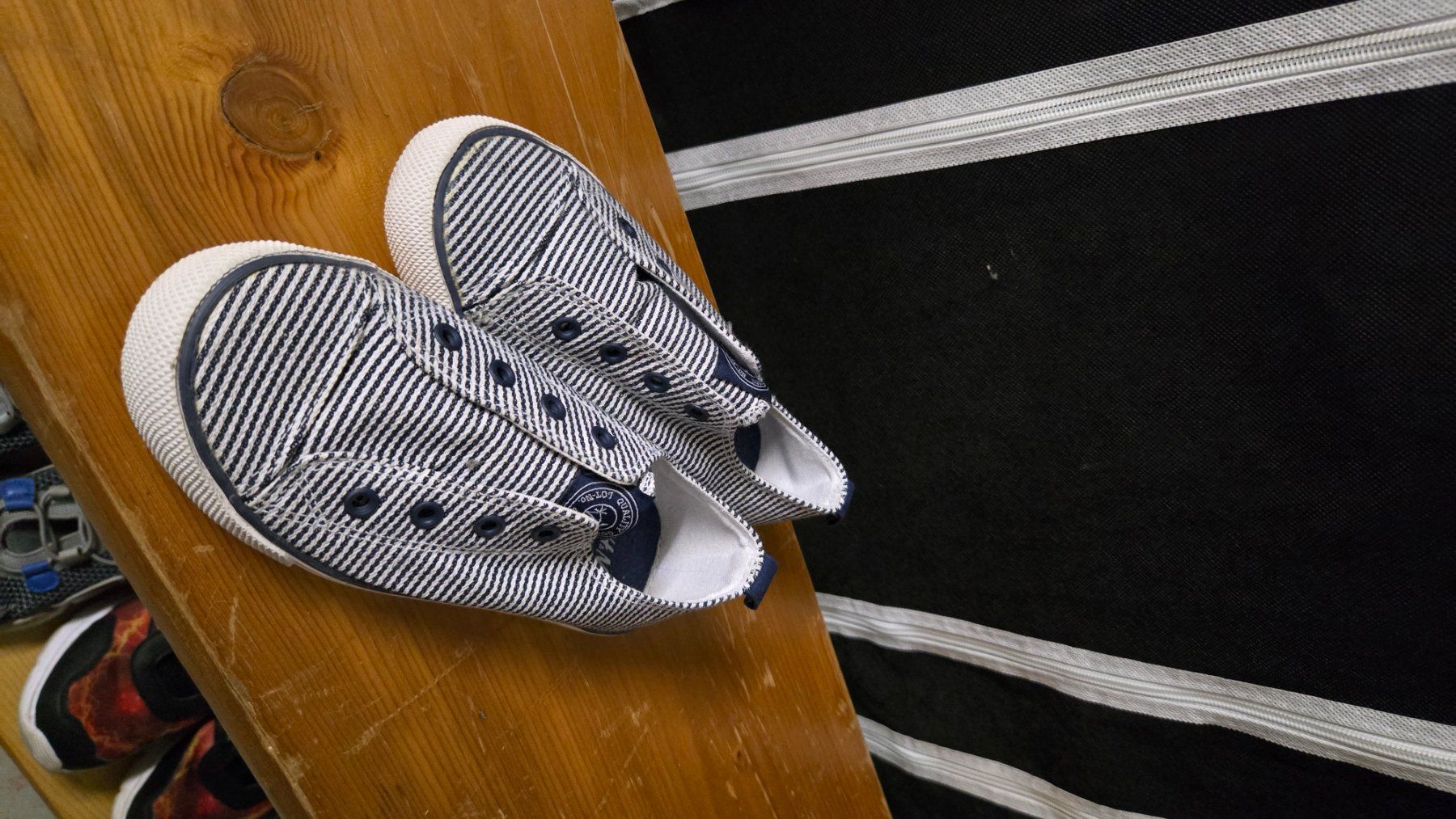 Scarpe per ragazzi: Kinderschuh Gr. 30 – Usato da Schötz venduto da Nico040 1