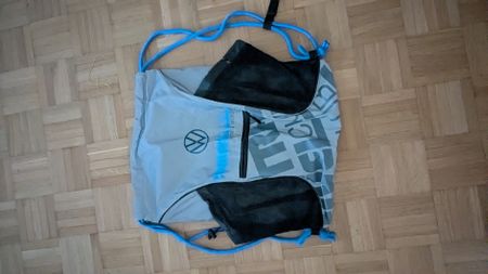 Zaino sportivo grigio con logo VW 20L