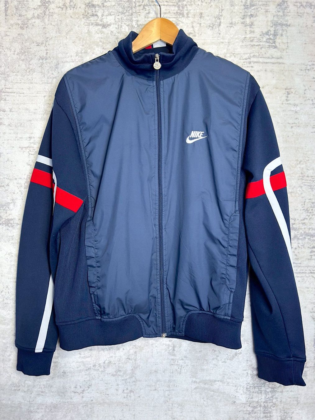 Nike Giacche: VINTAGE 90s NIKE TRACKSUIT TOP SZ: M – Usato da Cortaillod venduto da Stay_Alive_vintage
