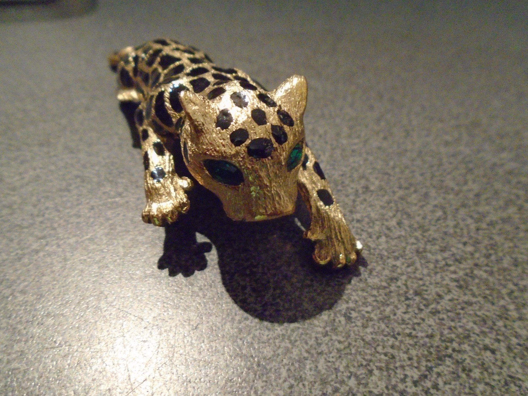Broches & Aiguilles: Brosche Leopard goldfarbig – D'occasion à Zürich par abraxas1291