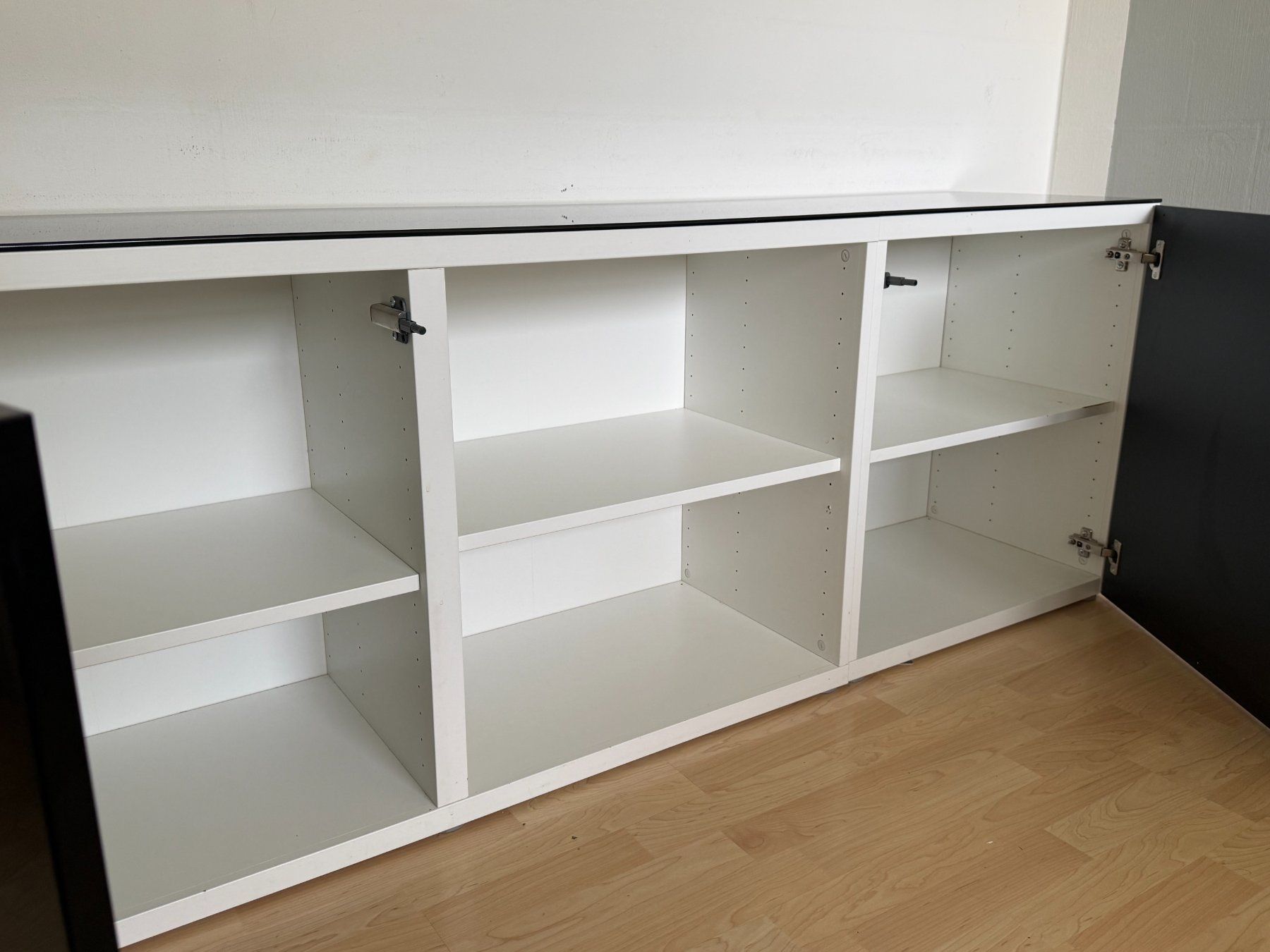 Kommoden: Sideboard schwarz mit Glasplatte – Gebraucht aus Hünenberg See von Cheetah4 1