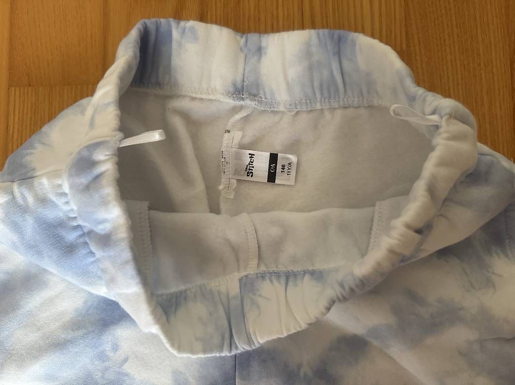 Lotti di vestiti: Stitch Traineranzug Gr. 146 – Usato da Liestal venduto da esi79 4