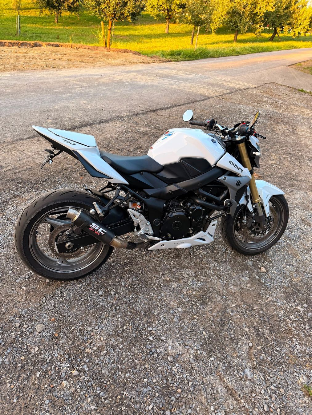 Suzuki Strada: Suzuki Gsr 750A – Usato da Knutwil venduto da Eliasyz 4