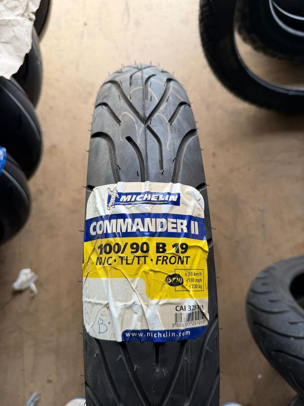 Michelin Pneumatici & Ruote complete: Michelin Commander 2 100/90 B19 57H DOT3213 – Nuovo (secondo la descrizione) da Otelfingen venduto da ccracing