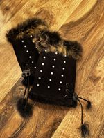Schwarze Handschuhe mit Kunstfell und Strasssteinen