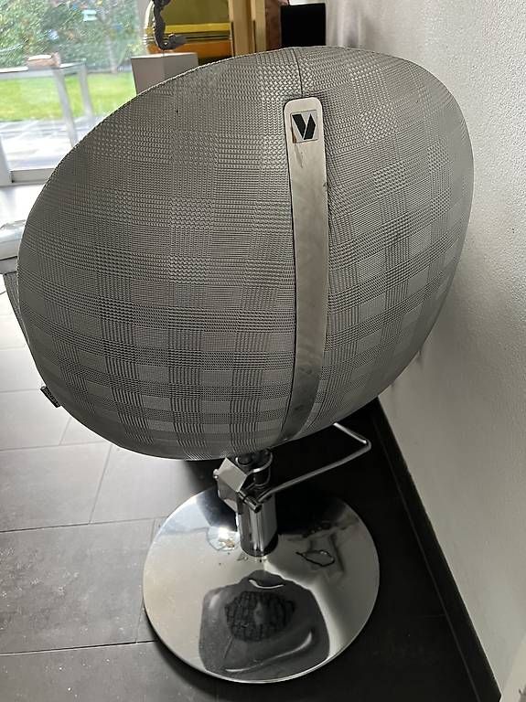 Poltrone: 2 Fauteuils de coiffeur – Usato da La tour de peilz venduto da Tecnop 1