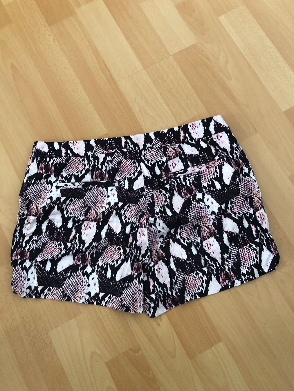H&M Pantaloni: Hose kurz Gr 38 – Usato da Zürich venduto da Herbion1 2