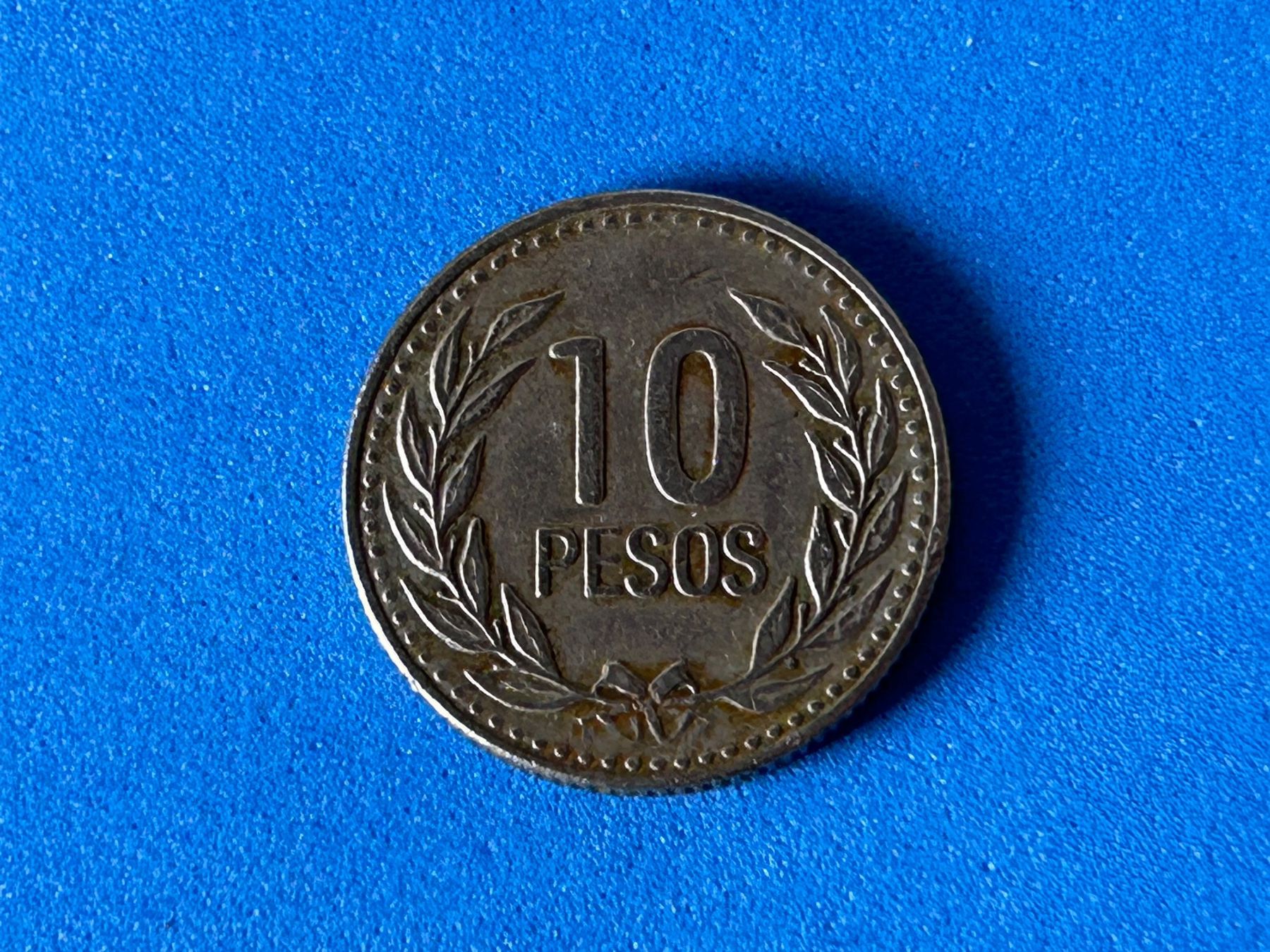 Tutti le monete: Colombia - 10 Pesos 1990 – Usato da Corcelles NE venduto da AJKader 8