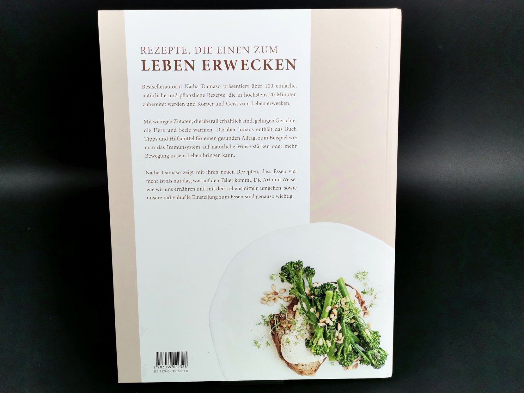Bücher: BUCH Eat better not less Natürlich & Einfach – Gebraucht aus Schaffhausen von Restwert_SH 1