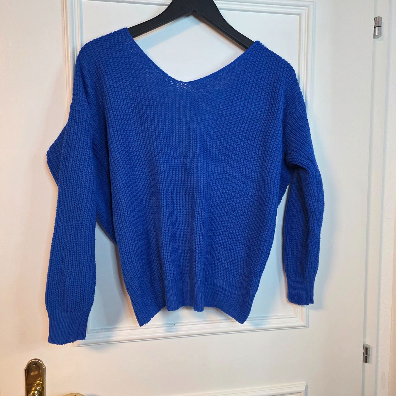 Maglioni & Felpe: Royalblauer Crop Pullover M/L mit Perlen – Elegant – Usato da Wald ZH venduto da CapLux 4