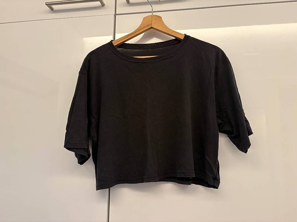 Lululemon T-shirt: Lululemon Cropped Shirt – Usato da Zürich venduto da sho_9b69 2